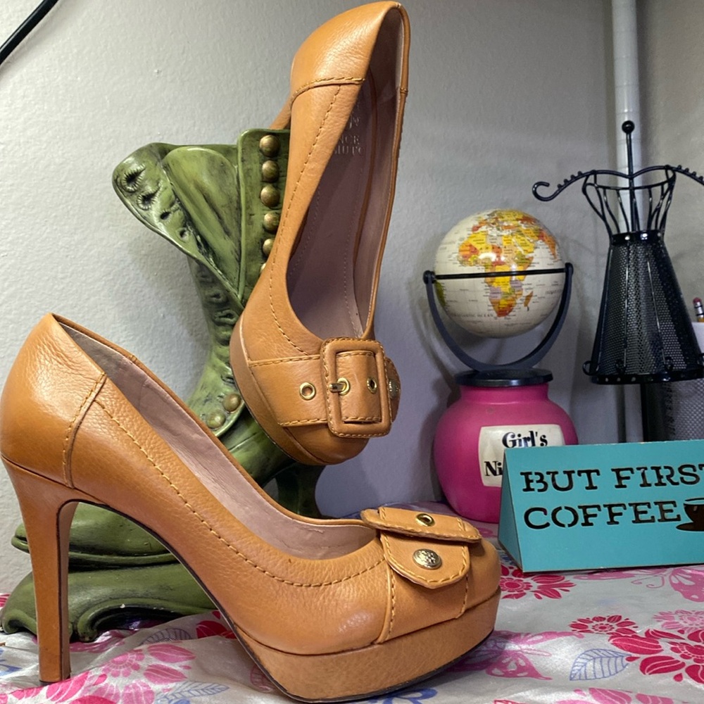 Ladies shoes size 6